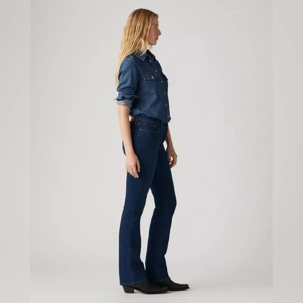 Levi’s 315 Shaping Bootcut in Dark Wash size 28